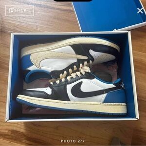 Nike Men's Black, White, and Blue Sneakers